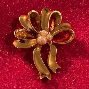 AVON Gold Ribbon Brooch
